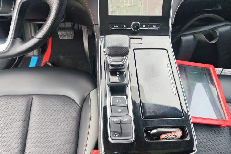 Used Roewe i6 MAX 2020 300TGI Automatic Cool & Stylish Skyroof Edition Gear Lever