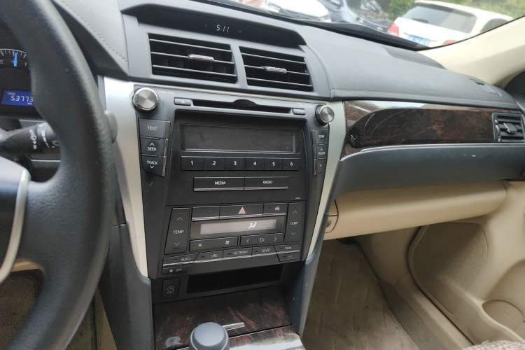 Used Toyota Camry 2016 2.0E 10th Anniversary Elite Edition
