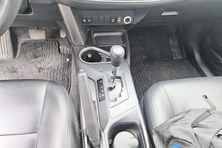 Used Toyota RAV4 2018 2.0L CVT Two-Wheel Drive Fashion X Edition Gear Lever