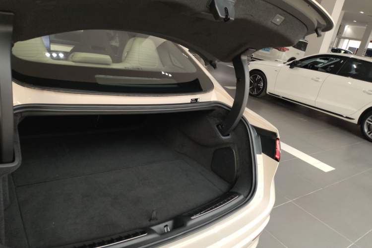 Used Hima Luxeed S7 2025 705 km Pro Trunk