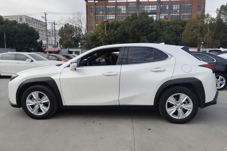 Used Lexus UX 2022 260h Explore-Edition
