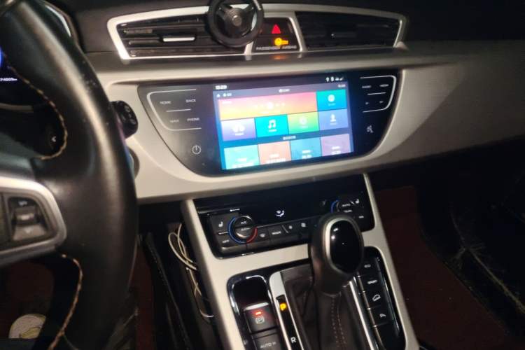 Used Geely Auto Emgrand X7 Sport 2018 1.8TD Automatic Two-Wheel Drive ZhiZun Model with 4G Connectivity