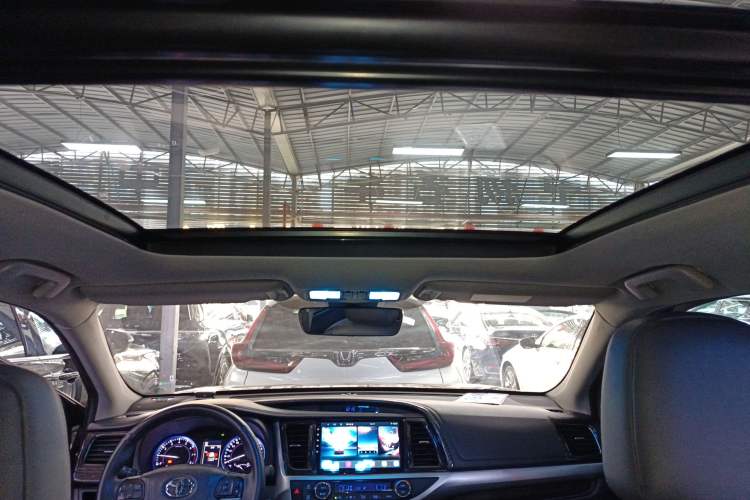 Used Toyota Highlander 2018 2.0T Four-Wheel Drive Luxury Version 7 Seats China VI Standard Headliner