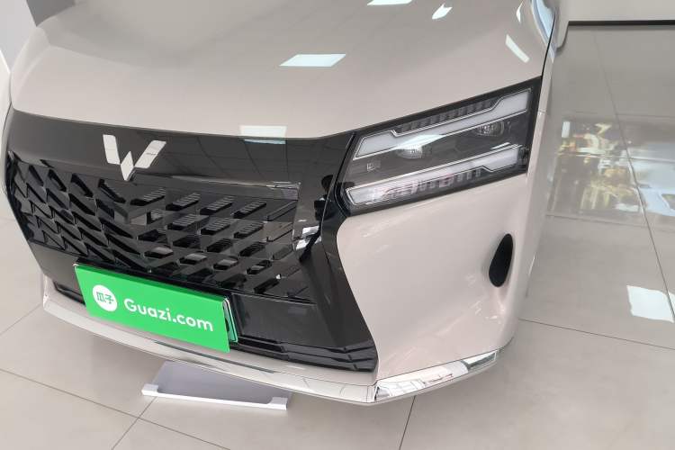 Used Wuling Wuling Starlight 730 2025 Model Plug-in Hybrid 125km Luxury Edition