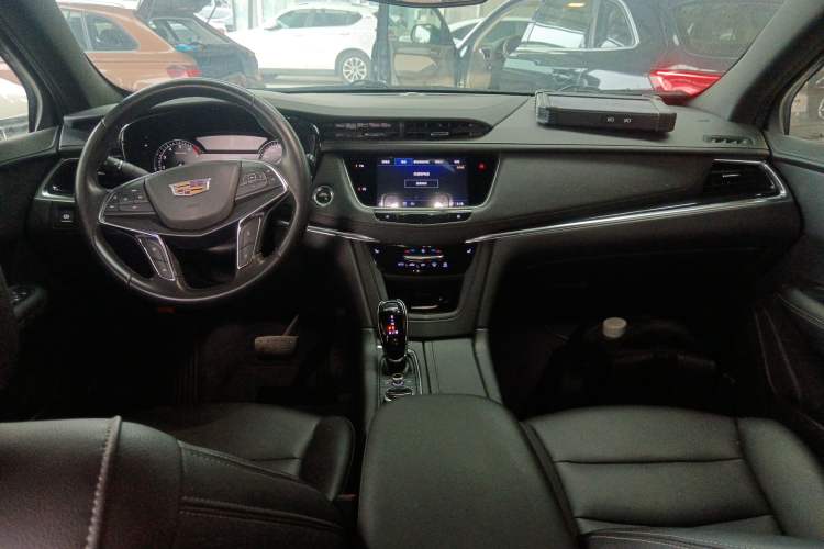 Used Cadillac XT5 2022 2.0T Two-Wheel Drive Luxury Version Center Console