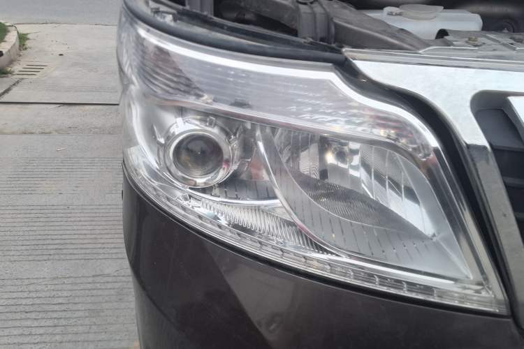 Used CHANGAN KAICHENG Ruixing M80 2018 1.5L Comfort Version Flat-Top Liftback 4G15S Right Front Headlight