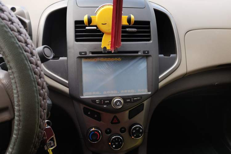 Used Chevrolet Aveo Sonic 2014 Sedan 1.4 SL MT Comfort Edition Audio And AC Panel