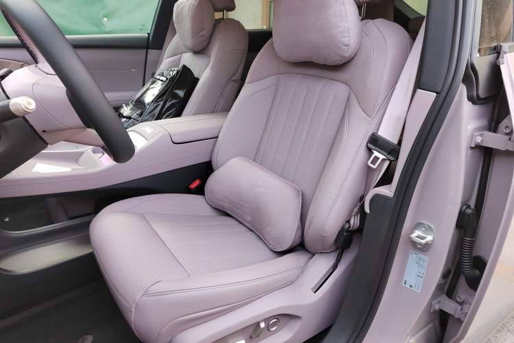 Used ONVO L60 2024 60 kWh All-Wheel Drive