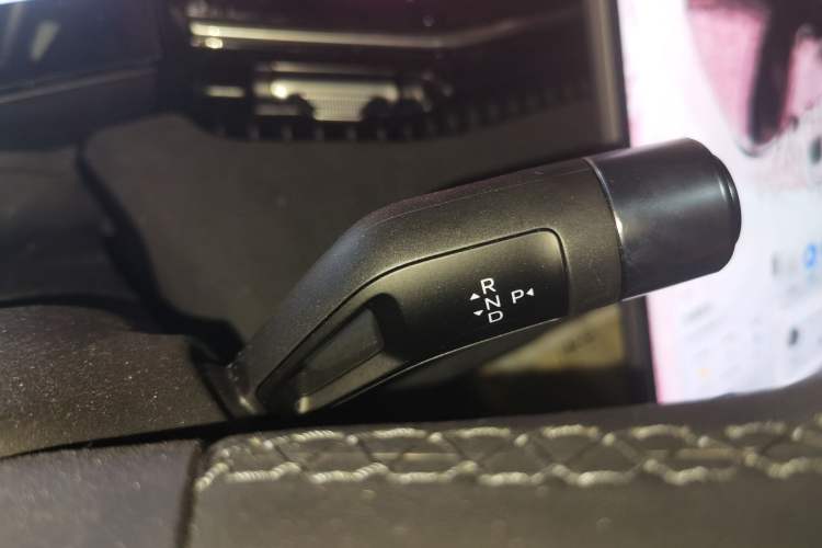 Used Geely Galaxy L6 2024 125km Creative Edition Gear Lever