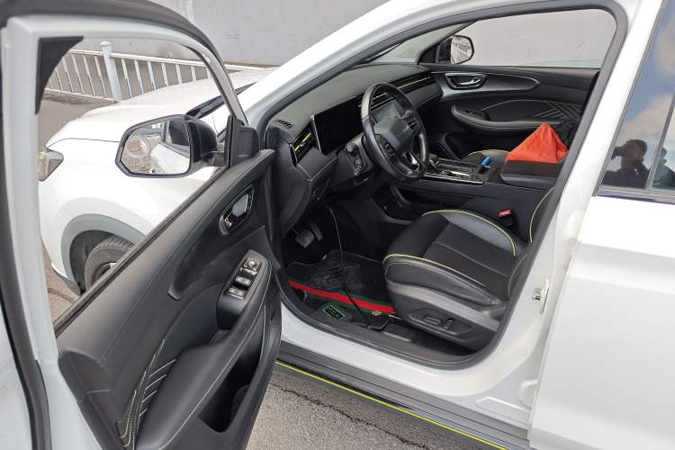 Used Roewe RX5 2023 PLUS 330TGI Automatic Trendsetting Smart Edition