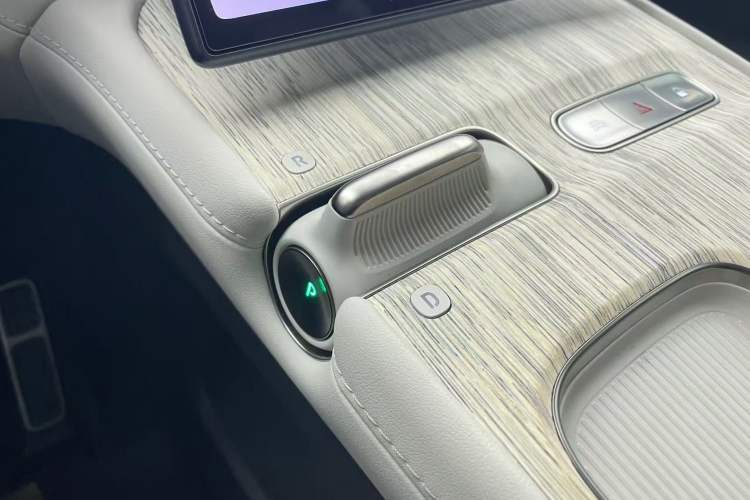 Used Nio ES7 2022 75 kWh Gear Lever