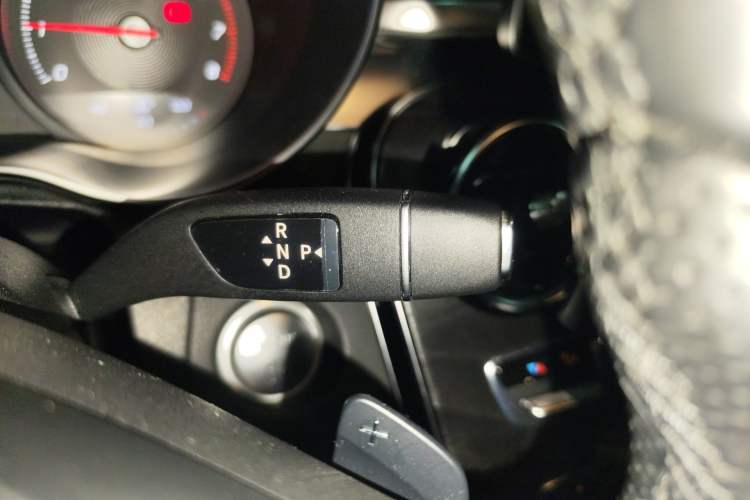 Used Mercedes-Benz C-Class 2015 C 180 L Sport Edition Gear Lever