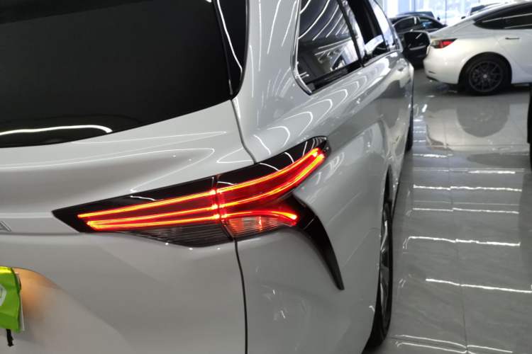 Used Toyota Sienna 2024 2.5L Hybrid Four-Wheel Drive Prestige Edition