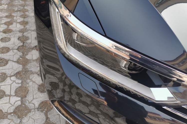 Used Volkswagen Magotan 2017 330TSI DSG Luxury Model Right Front Headlight