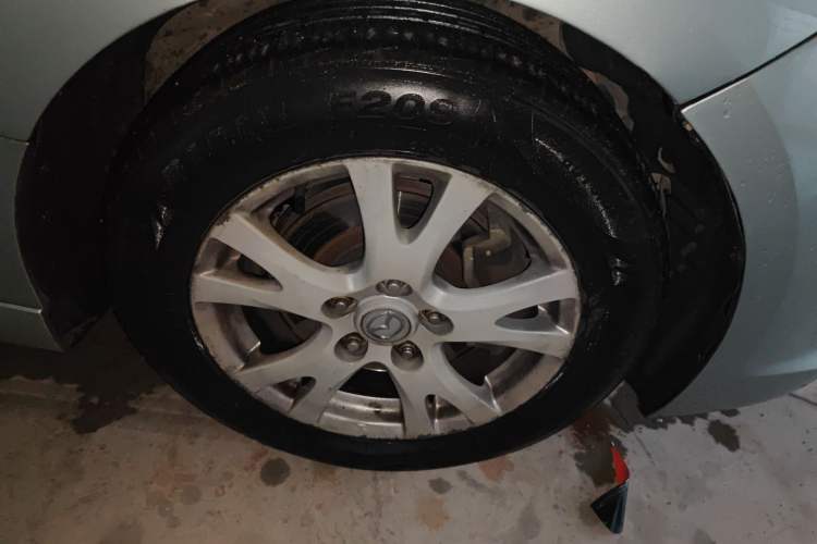 Used Mazda 6 2010 2.0L Automatic Luxury Edition Right Front Wheel Hub