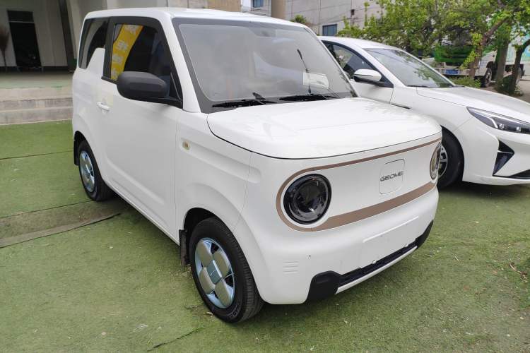 Used Geely Galaxy Panda 2023 Panda Mini 200km Endurance Bear Front Right 45 Deg