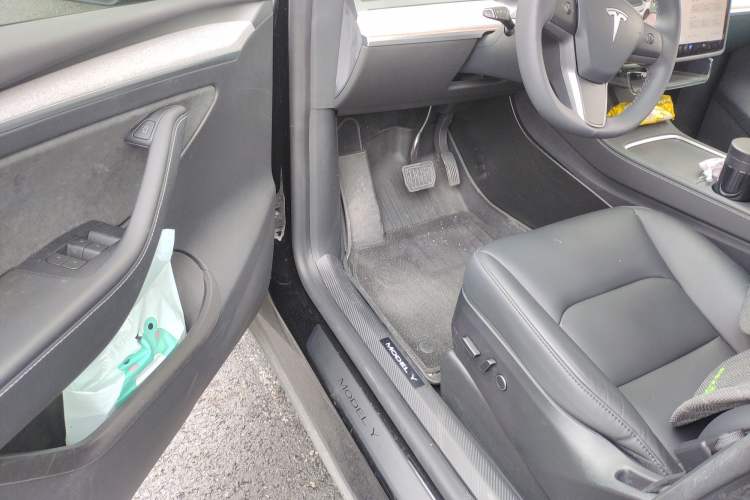 Used Tesla Model Y 2023 Rear-Wheel-Drive Version
