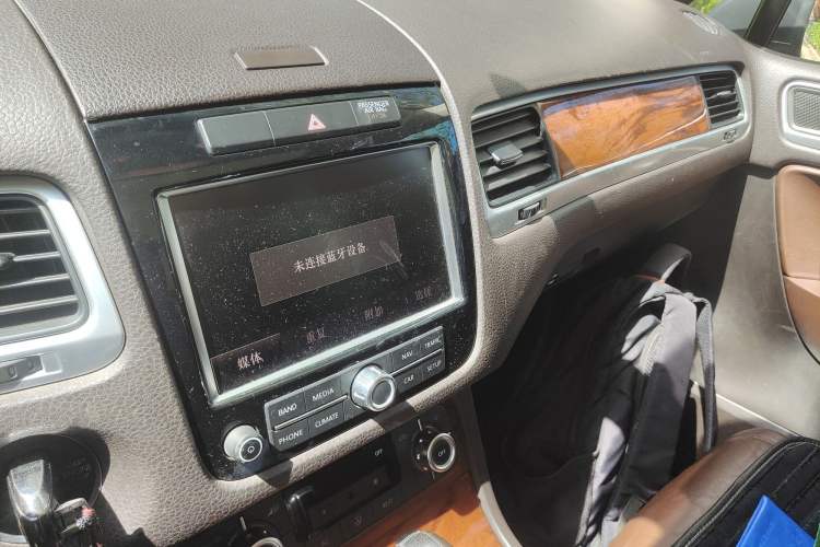 Used Volkswagen Touareg  Audio And AC Panel