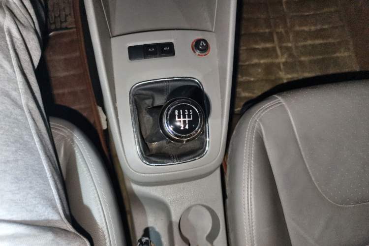 Used Volkswagen Bora 2011 1.6L Manual Comfort Version Gear Lever