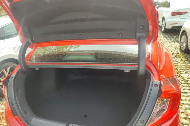 Used Honda Civic 2016 220TURBO CVT Luxury Edition Trunk