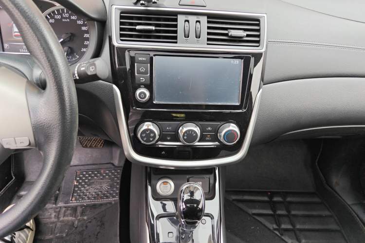 Used Nissan Tiida 2016 1.6L CVT Smart Drive Edition Audio And AC Panel