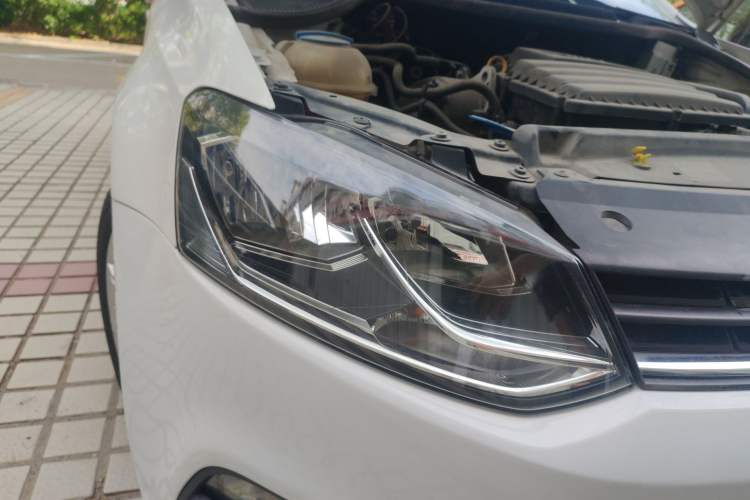 Used Volkswagen Polo 2014 1.4L Automatic Comfort Edition Right Front Headlight