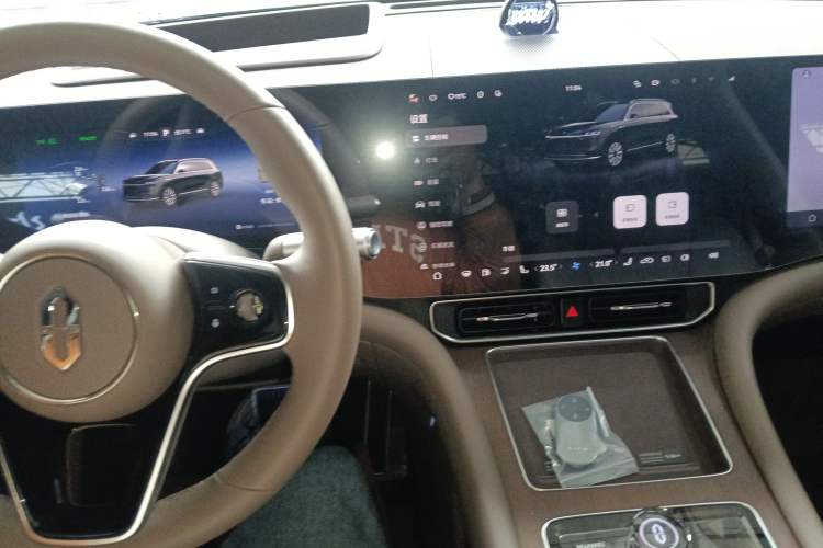 Used Hima AITO M9 2024 Range-Extended Ultra Version 42 kWh 6-Seater Model Center Console