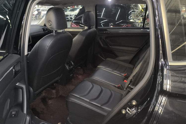 Used Volkswagen Tiguan L 2021 330TSI Automatic Two-Wheel Drive R-Line Enhanced Edition
