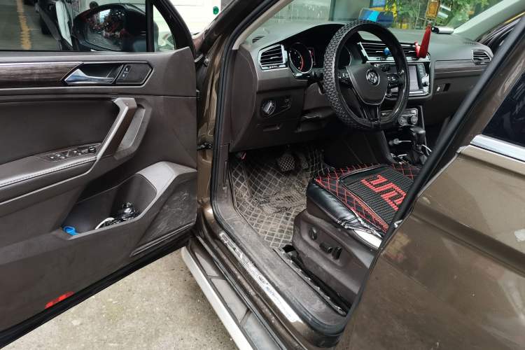 Used Volkswagen Tiguan L 2018 Facelift 330TSI Automatic Two-Wheel Drive Luxury Edition Driver Seat