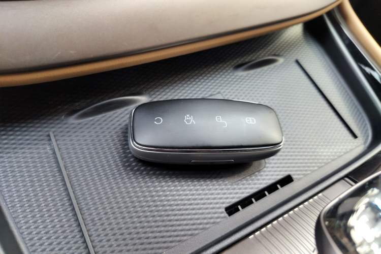 Used Denza D9 2022 EV 620 Prestige Model