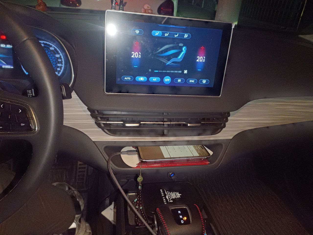 Hongqi E-QM5 2024 610 km PLUS — снимка 13