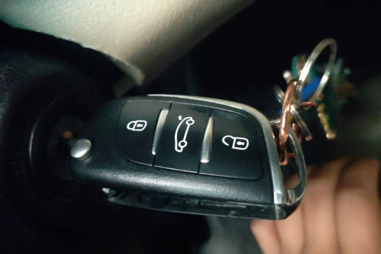 Used Toyota Highlander 2012 2.7L Two-Wheel Drive 7-Seater Luxury Edition
