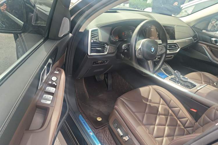 Used BMW X5 2022 Restyled xDrive 30Li Luxury Version M Sport Package Interior 3