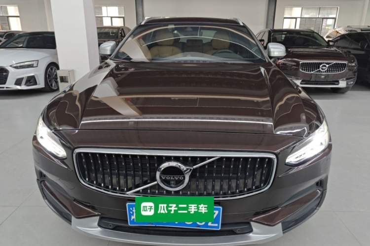 Used Volvo V90 2017 Cross Country T5 AWD Smart Range Edition Front