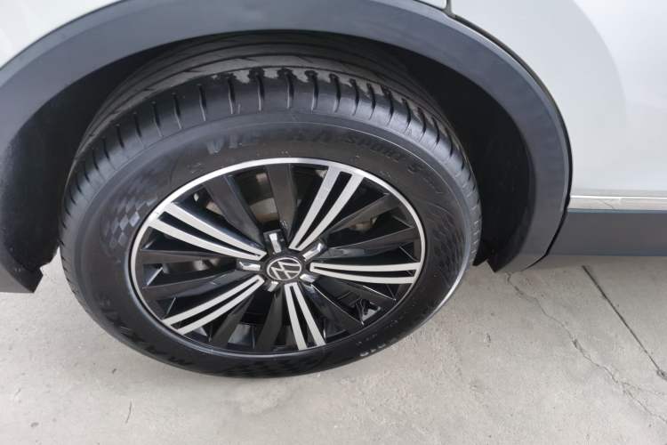 Used Volkswagen Tiguan L 2021 330TSI Automatic Two-Wheel Drive Smart Edition Exterior 5