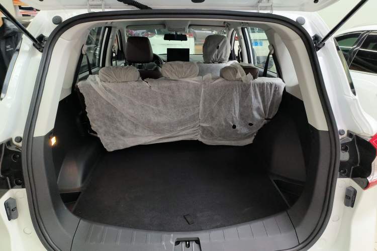 Used FORTHING T5 2024 Grand Edition 1.6L Manual Dream-Chasing Version 5 Seats Trunk