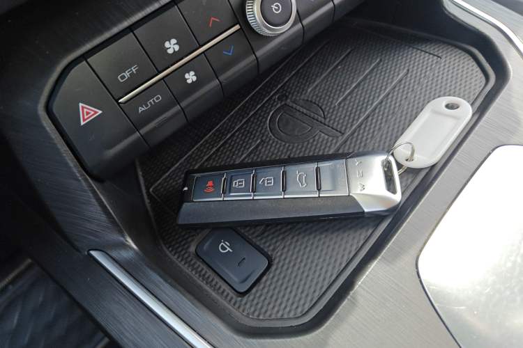 Used Wey VV6 2020 2.0T Two-Wheel Drive Smart Enjoyment+