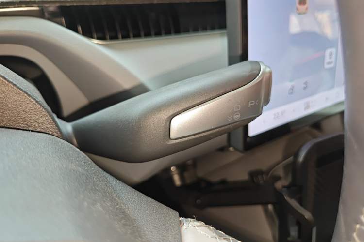 Used XPeng MONA M03 2024 620 with Ultra-Long Range Gear Lever