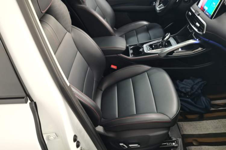 Used MG Pilot 2021 300TGI Automatic Two-Wheel Drive Trophy Deluxe Edition Right Front Seat