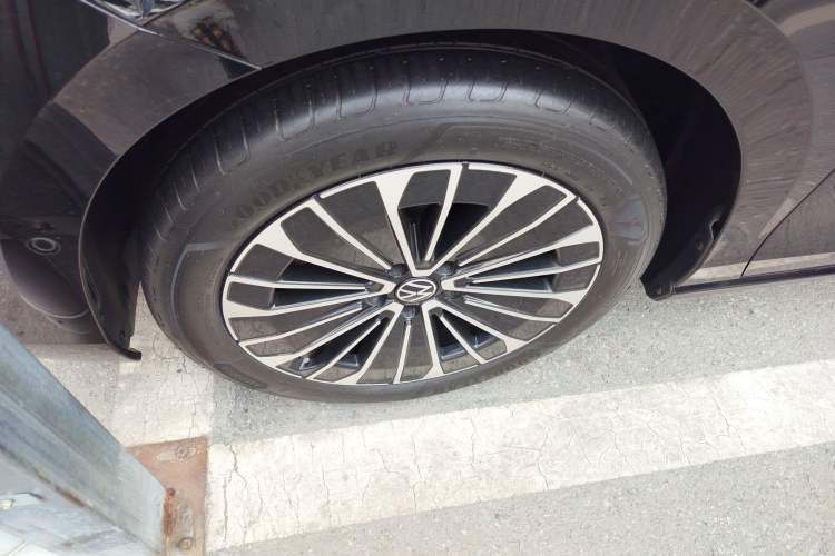 Used Volkswagen Magotan 2024 380TSI DSG Prestige Edition DaMai Package Left Front Wheel Hub