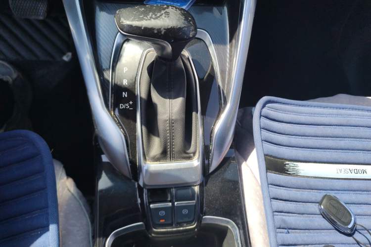 Used SAIC MAXUS G50 2020 1.5T Automatic Luxury Edition Gear Lever