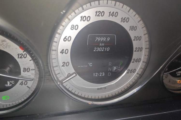 Used Mercedes-Benz GLK-Class 2013 Facelift GLK 300 4MATIC Luxury Edition