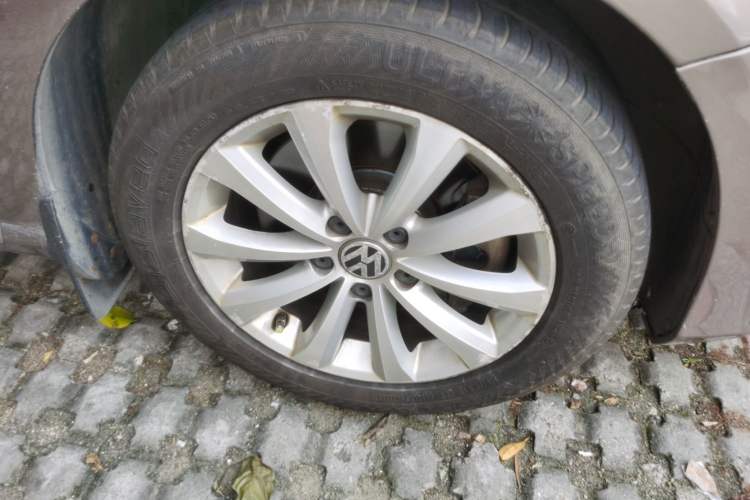 Used Volkswagen Magotan 2015 Facelift 1.8TSI Luxury Model Right Front Wheel Hub
