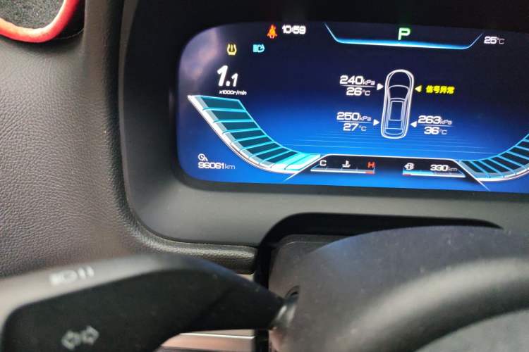 Used BYD Tang 2018 2.0T Automatic SmartConnect Prestige 7-Seater China V Standard Odometer Close Up