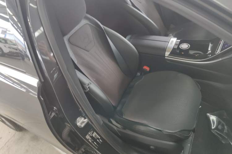 Used Mercedes-Benz C-Class 2022 C 200 L Sport Edition Right Front Seat