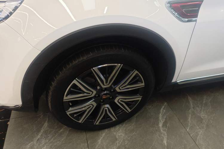 Used Hongqi HS5 2022 2.0T Smart Connect Flagship All-Wheel-Drive Version Left Front Wheel Hub