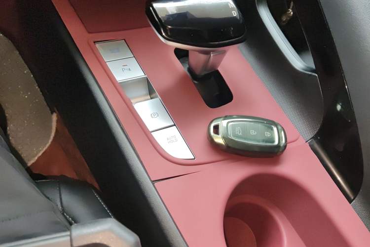 Used Hyundai Elantra 2023 1.5L CVT LUX Prestige Edition Gear Lever