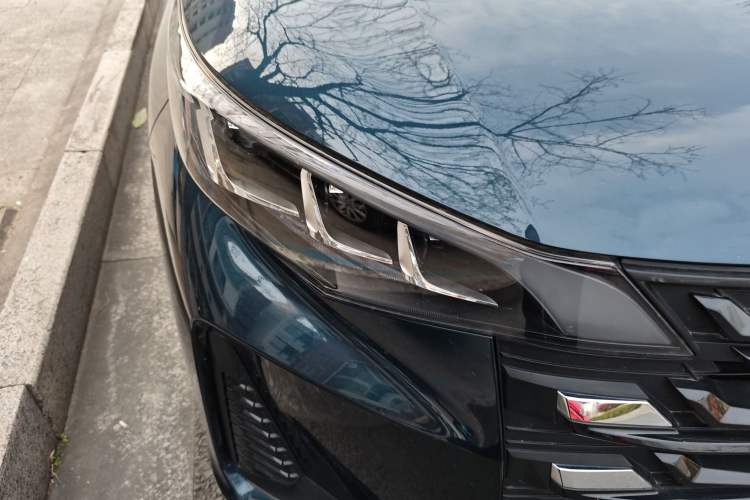 Used GAC Trumpchi M6 2021 PRO 270T Automatic Luxury Edition Right Front Headlight