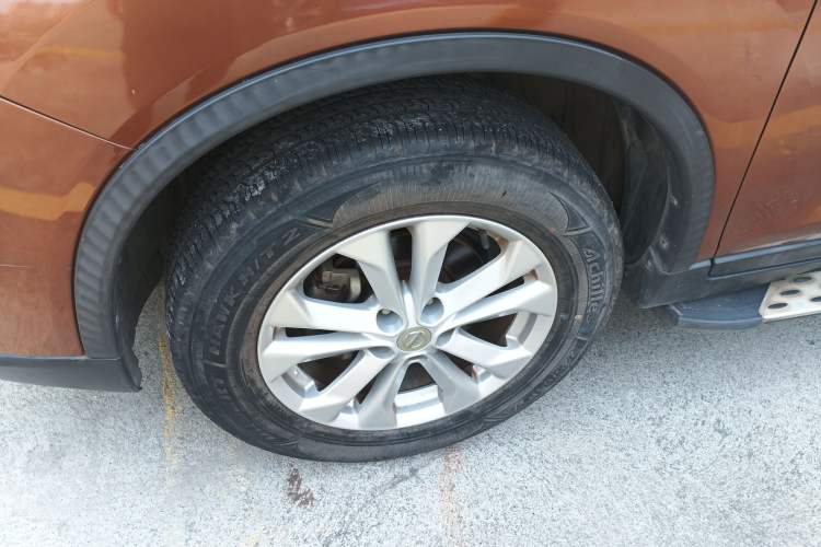 Used Nissan X-Trail 2014 2.0L CVT Comfort Edition 2WD Left Front Wheel Hub