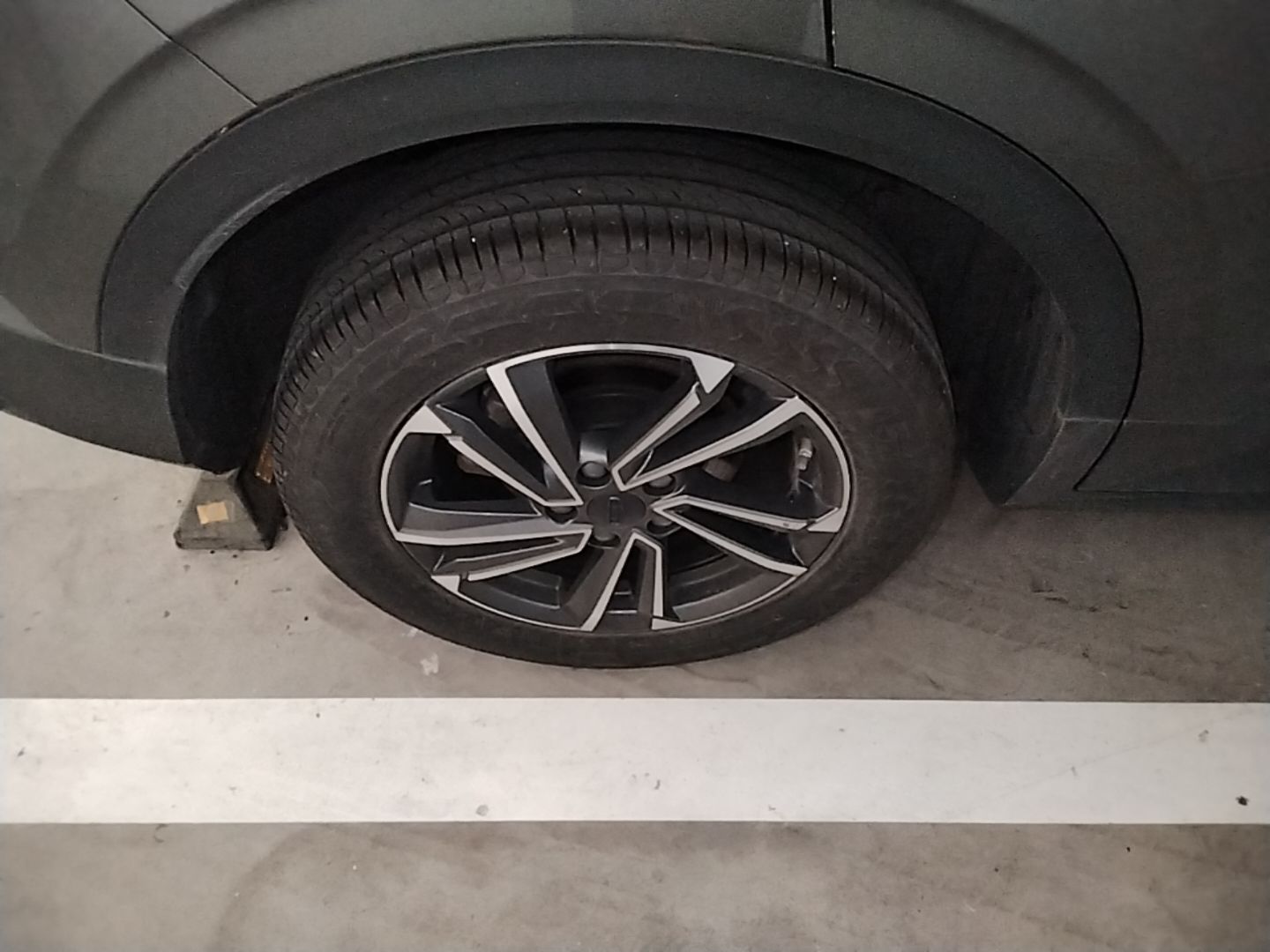 Geely Auto Coolray 2023 1.5T DCT Platinum Edition — снимка 11